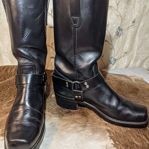 Men's black leather Harness boot size 9.5